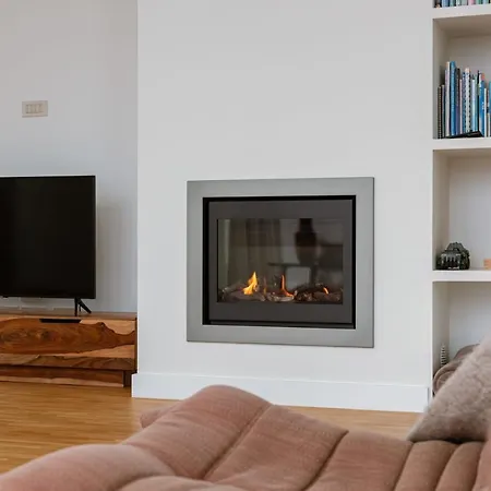 Beautiful High-quality With Private Terrace With A View To The Towers Of Bruges 公寓